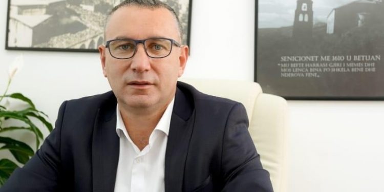 Pas shkarkimit të Ervin Bushatit, emërohet Drejtori i ri i Postës Shqiptare (EMRI)