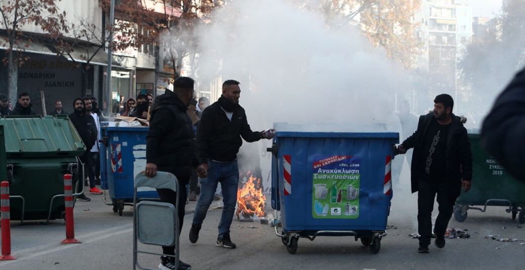  Tërbohet  komuniteti rom në Greqi  djegin Selanikun dhe nuk kanë ndërmend të ndalen